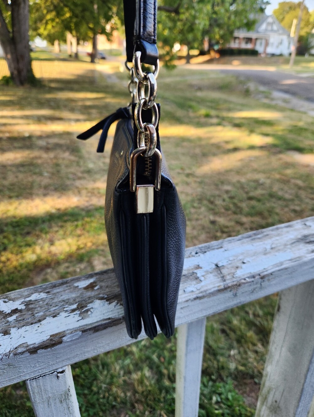 Kate Spade Black Leather Pebble Crossbody with Gold Hardware EUC - Picture 6 of 9
